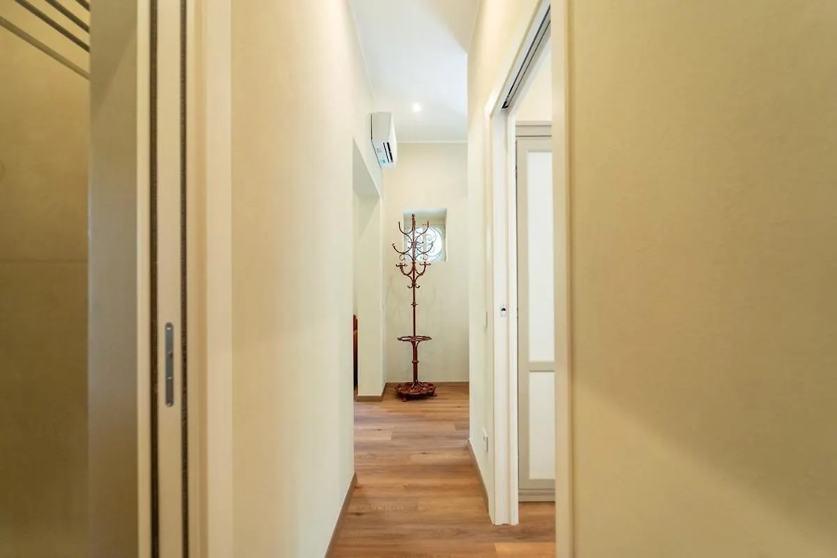 Beautiful Home Just Steps From The Lake Como Daire