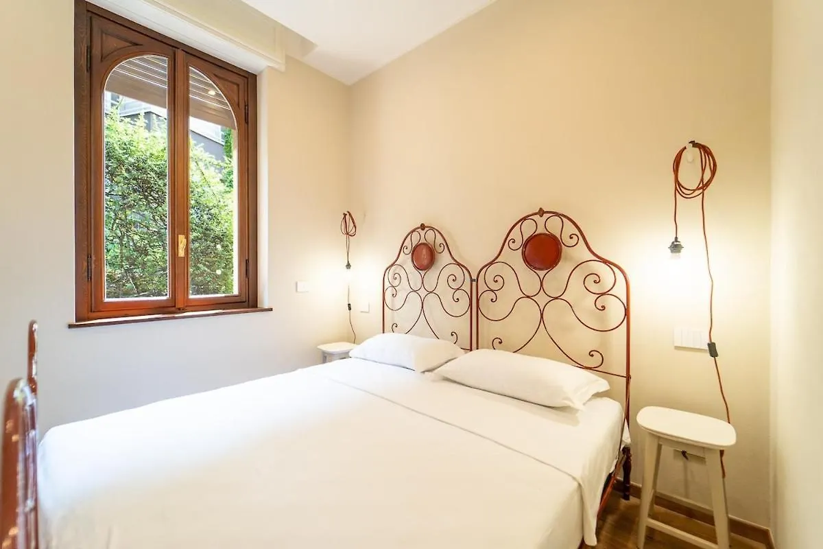 Daire Beautiful Home Just Steps From The Lake Como